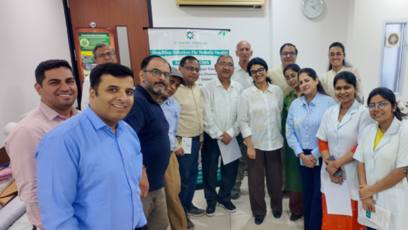 Large group photo at CSIR wellness event.