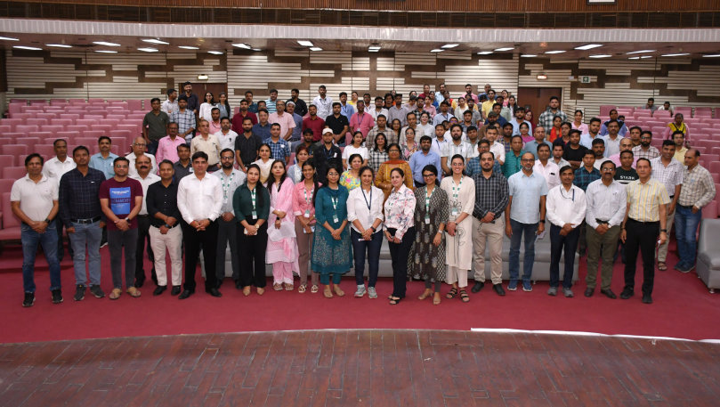 Large group photo at CSIR wellness event.