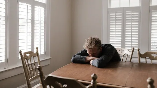 Lesser Known Habits of Depressed People They Hide From the World